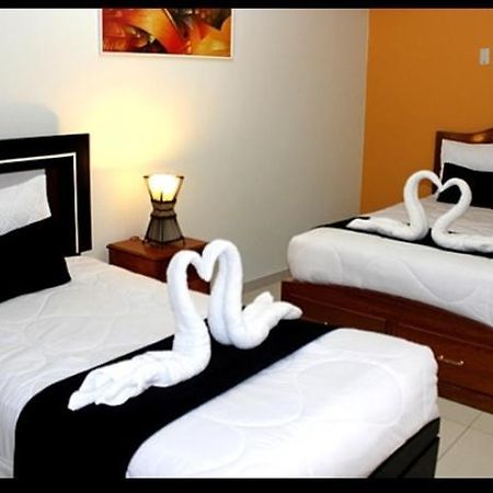 Hostal Universal Huaraz エクステリア 写真